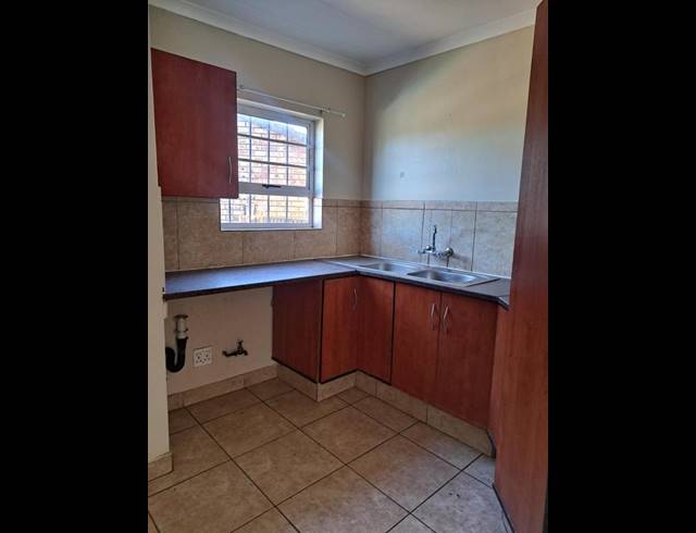 3 BEDROOM PROPERTY TO RENT IN BIRDSWOOD